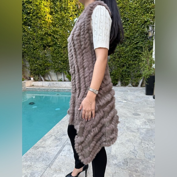 Chic long Rabbit Fur Vest in Taupe - Picture 3 of 5